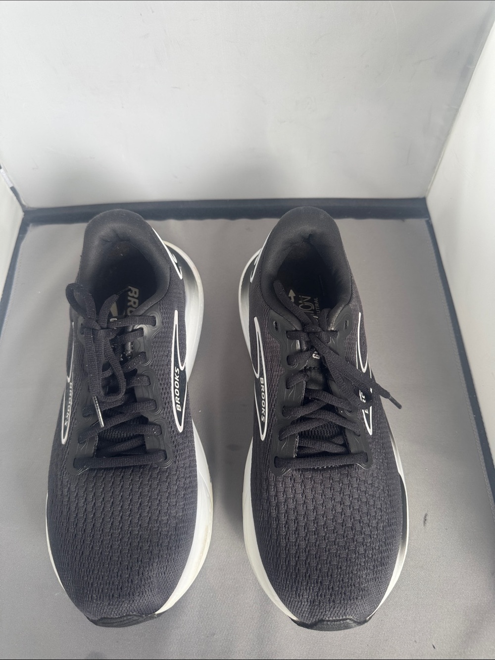 Brooks women’s Black and White Athletic Running Shoes size 8.5